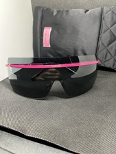 Óculos de sol Chanel rosa escudo de metal (L3741) com estojo, usado comprar usado  Enviando para Brazil