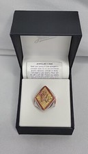 Anel Jostens 1%er caveira de motociclista no tamanho 8, rosto cor dourada com aço inoxidável vermelho, usado comprar usado Anel Jostens 1%er caveira de motociclista no tamanho 8, rosto cor dourada com aço inoxidável vermelho, usado comprar usado  Enviando para Brazil