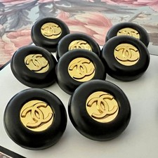 Set bottoni chanel usato  Spedire a Italy
