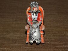 VINTAGE 3 1/4" ALTO FERRO FUNDIDO AMISH MULHER EM CADEIRA DE BALANÇO SAL E PIMENTA SHAKERS, usado comprar usado  Enviando para Brazil
