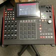 Estación de trabajo de producción musical AKAI PROFESSIONAL MPC X usada con soporte segunda mano  Embacar hacia Mexico