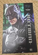 Hot toys batman usato  Giulianova