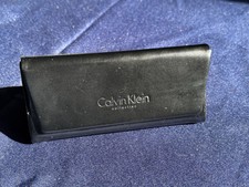 Estojo de óculos de sol Calvin Klein preto triangular macio - fecho magnético - usado comprar usado  Enviando para Brazil