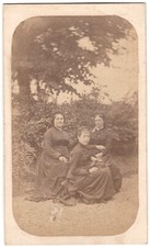 Three women outdoors d'occasion  Expédié en Belgium
