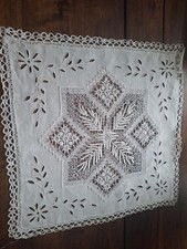 Napperon carre broderie d'occasion  Saint-Révérien
