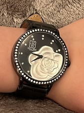 Relógio Victoria Wieck Flower Beverly Hills preto e branco elegante  comprar usado  Enviando para Brazil