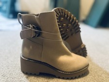 Women sand fashion for sale  Holland