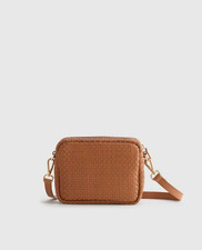 Conhaque tiracolo tecido à mão de couro italiano marmelo novo sem etiquetas, usado comprar usado Conhaque tiracolo tecido à mão de couro italiano marmelo novo sem etiquetas, usado comprar usado  Enviando para Brazil