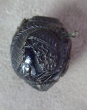Small carved walnut d'occasion  Expédié en Belgium
