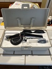 Usado, Vintage DYMO 1570 Deluxe Mostrador Giratório Gravador de Fita Resistente Fabricante de Etiquetas e Estojo comprar usado  Enviando para Brazil