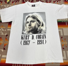 Camiseta Vintage Moderna Bota Kurt Cobain 1967-1994 Etiqueta Gigante Branca Grande, usado comprar usado  Enviando para Brazil