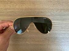 Occhiali sole unisex usato  Venezia