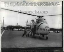 1960 Press Photo helicóptero da Guarda Costeira com sobreviventes do navio Angelo Petri comprar usado  Enviando para Brazil