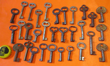 LOTE DE 30 PEQUEÑAS LLAVES ESQUELETO BARRIL ABIERTO VINTAGE APARADOR ZAA27 ANTIGUO segunda mano  Embacar hacia Mexico