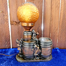 Usado, LÂMPADA DE BAR DE RÁDIO BRONZEADA PROIBIÇÃO VINTAGE DÉCADA DE 1930 COM BARRIS DE CERVEJA E GNOMOS ELFOS comprar usado  Enviando para Brazil