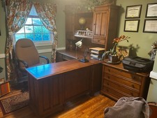 Executive office desk for sale  Hartville