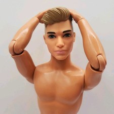 Cabelo loiro escuro híbrido articulado Mattel Ken. Cadeira não incluída comprar usado  Enviando para Brazil