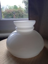 Globe opaline blanche d'occasion  Briec