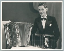 1920 accordionist old d'occasion  Expédié en Belgium