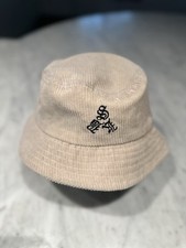 Bershka bucket hat usato  Cisliano