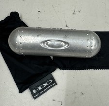 Óculos de sol vintage OAKLEY metal alumínio torpedo óculos estojo com pano e pano Prada, usado comprar usado  Enviando para Brazil