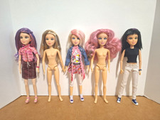 LOTE DE BONECAS LIV SPINMASTER - 5 BONECAS LINDAS COM PERUCAS - 3 VESTIDAS 2 NUAS - TUDO DE BOM comprar usado  Enviando para Brazil