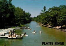 Cartão postal 4x6 MI, Michigan PLATTE RIVER docas de barco ~ caiaque DUNAS DE URSO ADORMECIDO comprar usado  Enviando para Brazil