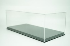 Plexiglass display case d'occasion  Expédié en Belgium