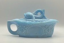 Antigo barco de molho com tampa de peixe Koi vidro escória de leite azul 7x4x3” comprar usado Antigo barco de molho com tampa de peixe Koi vidro escória de leite azul 7x4x3” comprar usado  Enviando para Brazil