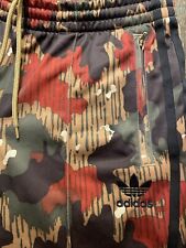 Usado, Calça camuflada Adidas Originals x Pharrell Williams Hu caminhada vento EUA pequena em excelente estado usado comprar usado  Enviando para Brazil