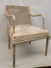 Cadeira lateral armada vintage falsa de bambu e bengala estofada off white. comprar usado  Enviando para Brazil