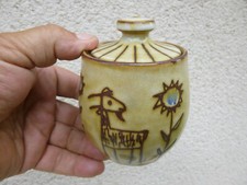 Joli pot couvert d'occasion  Couhé