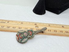 Antigo. BROCHE DE GUITARRA ITÁLIA VERMELHO E VERDE MICRO MOSAICO AZULEJOS DE VIDRO 503, usado comprar usado  Enviando para Brazil