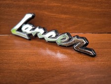 Emblema de porta-malas traseiro LANCER 5,25" ajuste Mitsubishi Lancer 1400-1600 A72 A73 comprar usado Emblema de porta-malas traseiro LANCER 5,25" ajuste Mitsubishi Lancer 1400-1600 A72 A73 comprar usado  Enviando para Brazil