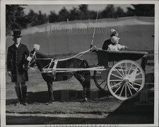 Foto de prensa 1936 Emilie y la enfermera Leroux paseo en carro pony - nera11709 segunda mano  Embacar hacia Mexico