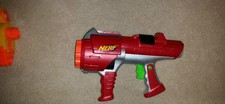 Usado, Etiqueta de dardo Nerf 2 armas vermelhas Hasbro 2005 bom estado   comprar usado  Enviando para Brazil