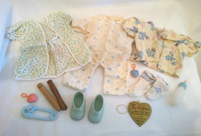 Usado, Lote Vintage Dy-Dee Effanbee Roupas de Boneca Bebê Faz Roupas Pins Chocalho Jane Tag comprar usado  Enviando para Brazil