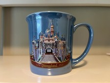 Disneyland embossed castle d'occasion  Expédié en Belgium