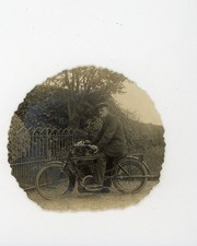 Usado, Cartão postal foto real vintage RPPC homem na bicicleta de motocicleta antiga comprar usado  Enviando para Brazil
