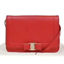Bolsa de mão SALVATORE FERRAGAMO Vara Studs 2 vias ombro embreagem couro vermelho 88EE395 comprar usado  Enviando para Brazil