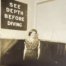 Fotografia VINTAGE P&B Junk Art Curio anos 30 anos 40 veja profundidade antes de mergulhar piscina comprar usado  Enviando para Brazil