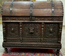 Rare coffre bombé d'occasion  Ouroux-en-Morvan