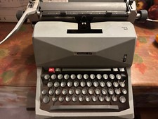 Macchina scrivere olivetti usato  Giugliano in Campania