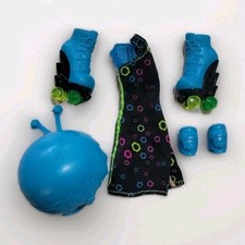 Roupa Monster High Frankie Stein Roller Maze com patins, capacete, almofadas  comprar usado  Enviando para Brazil