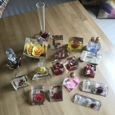 Gran Lote Vintage Lucite Tallado Reverso - Rosas Tocador Escritorio Vela Jarrón 19 Artículos segunda mano  Embacar hacia Mexico