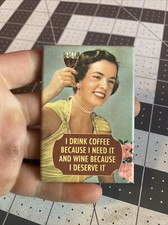 Imán decorativo I Drink Coffee... and Wine 2011 hecho en EE. UU. ¡Artículo raro! segunda mano  Embacar hacia Mexico