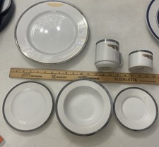Usado, Conjunto de jantar Michael Leson Designs Union Pacific Railway de 6 peças. Pratos, xícaras comprar usado  Enviando para Brazil