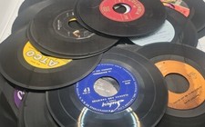 VTG 45 Records For Decoration Crafts Some Scratches Repurpose DYI Lot Of 55 segunda mano  Embacar hacia Mexico