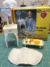 1978 Mesa de cabeceira Sindy por Marx brinquedos com caixa faltando garfo e tampa de açúcar comprar usado  Enviando para Brazil