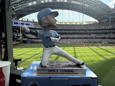 Usado, Luva Brice Turang Platinum Bobblehead Brewers Giveaway 26/07/25 SGA nova na caixa comprar usado  Enviando para Brazil